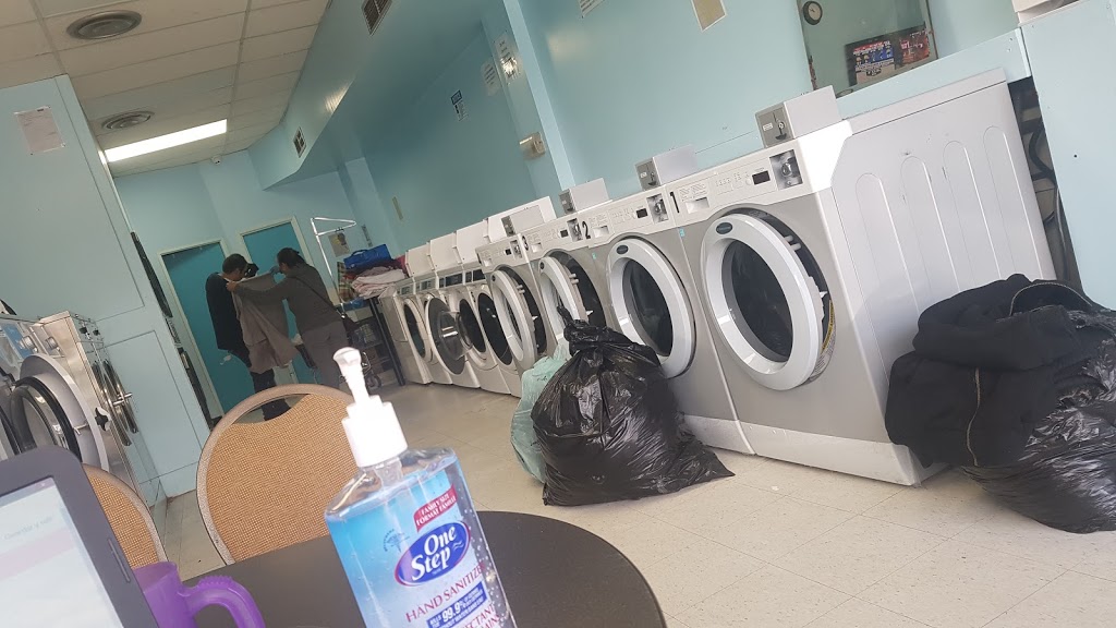 Black and white Laundry | Coin laundry, 3148 Kingston Rd Unit 3, Scarborough, ON M1M 1P4, Canada | Phone: (647) 717-2873
