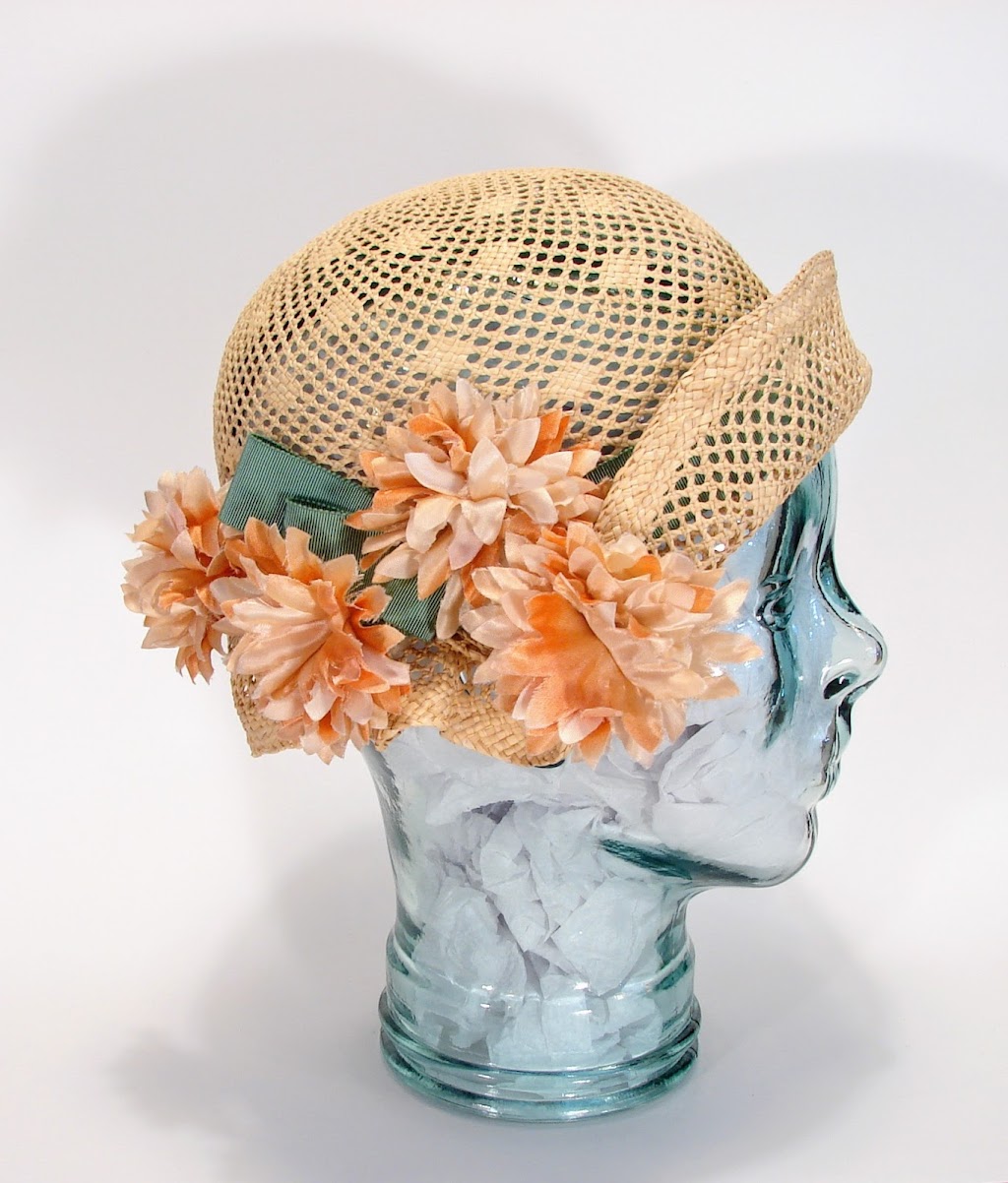 Le Petit Chapeau | 217 Mary St, Orillia, ON L3V 3E5, Canada | Phone: (705) 330-6814