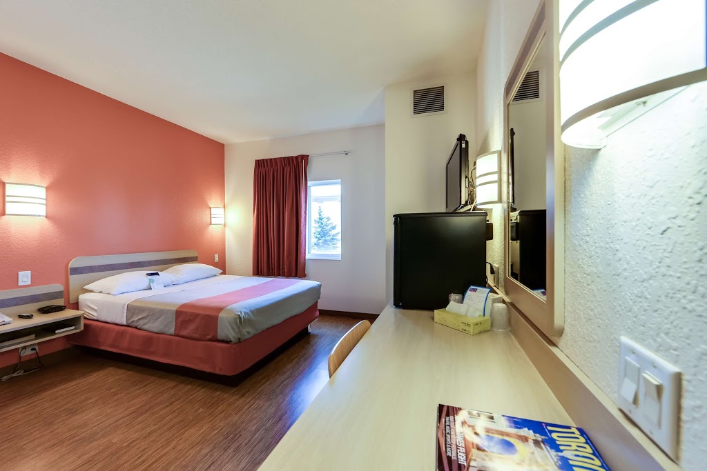 Motel 6 Toronto - Mississauga | 2935 Argentia Rd, Mississauga, ON L5N 8G6, Canada | Phone: (905) 814-1664