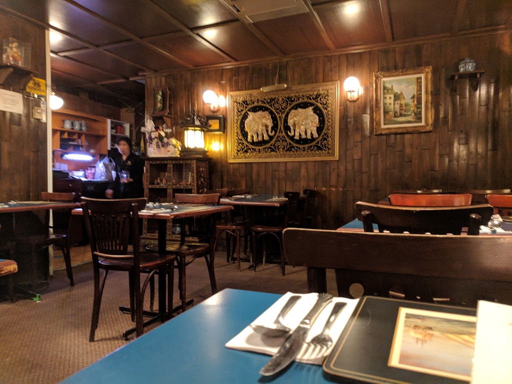 Siam Kitchen | 1050 Bank St, Ottawa, ON K1S 3X2, Canada | Phone: (613) 730-3954