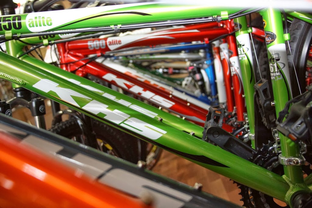 Van de Velo | 1708 Lakeshore Rd W, Mississauga, ON L5J 1J5, Canada | Phone: (905) 855-1190