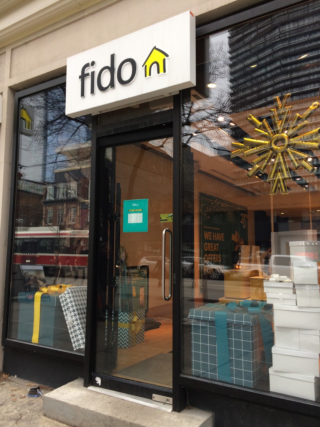 Fido | 290 Queen St W, Toronto, ON M5V 2A1, Canada | Phone: (416) 849-1855
