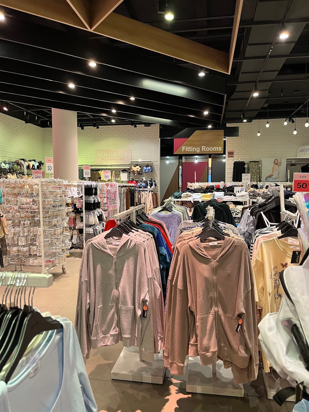 Ardene | 419 King St W #2005, Oshawa, ON L1J 2K5, Canada | Phone: (905) 448-5310
