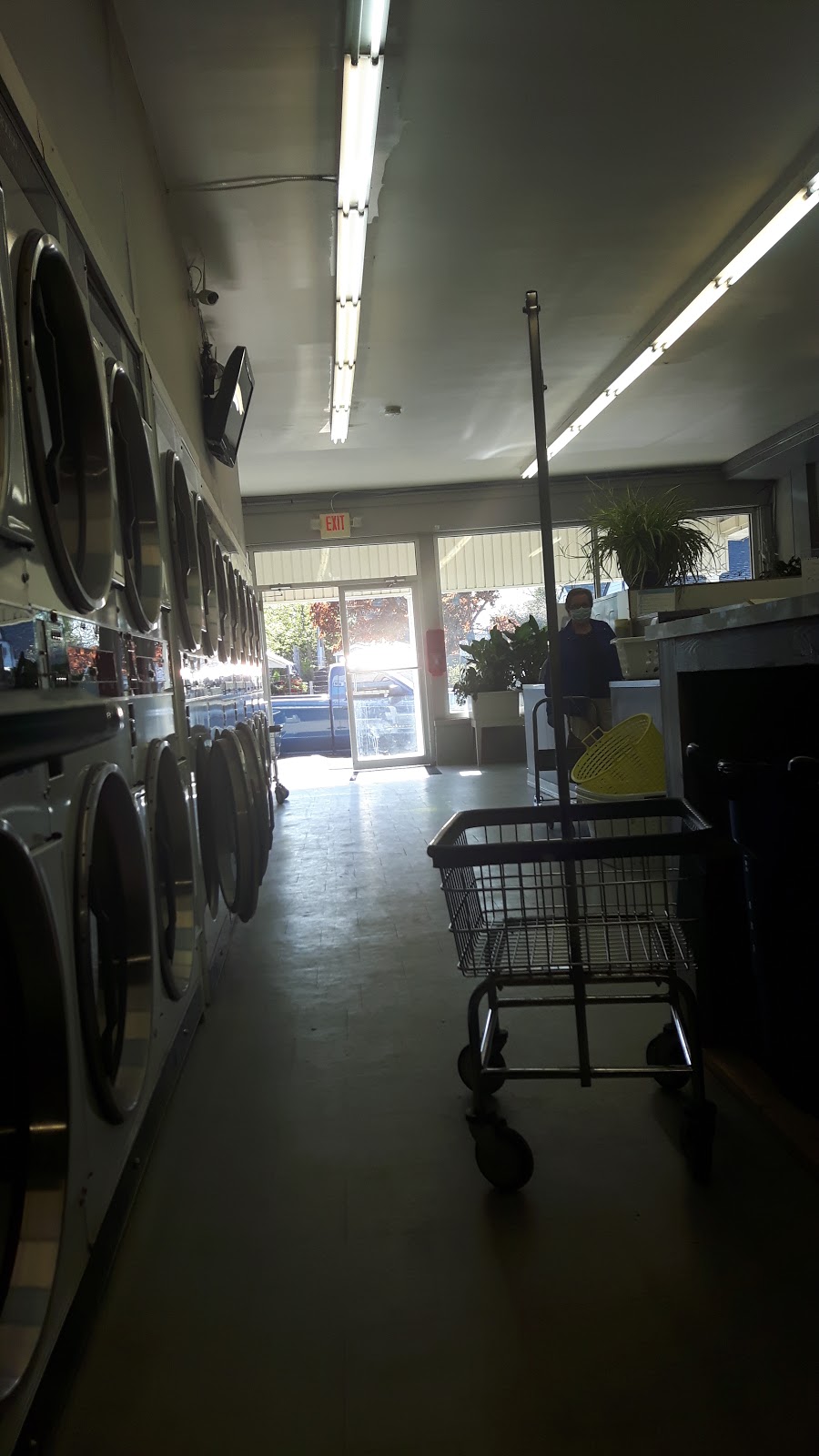 Express Wash | 53 Southworth St N, Welland, ON L3B 1Y4, Canada | Phone: (905) 246-2860