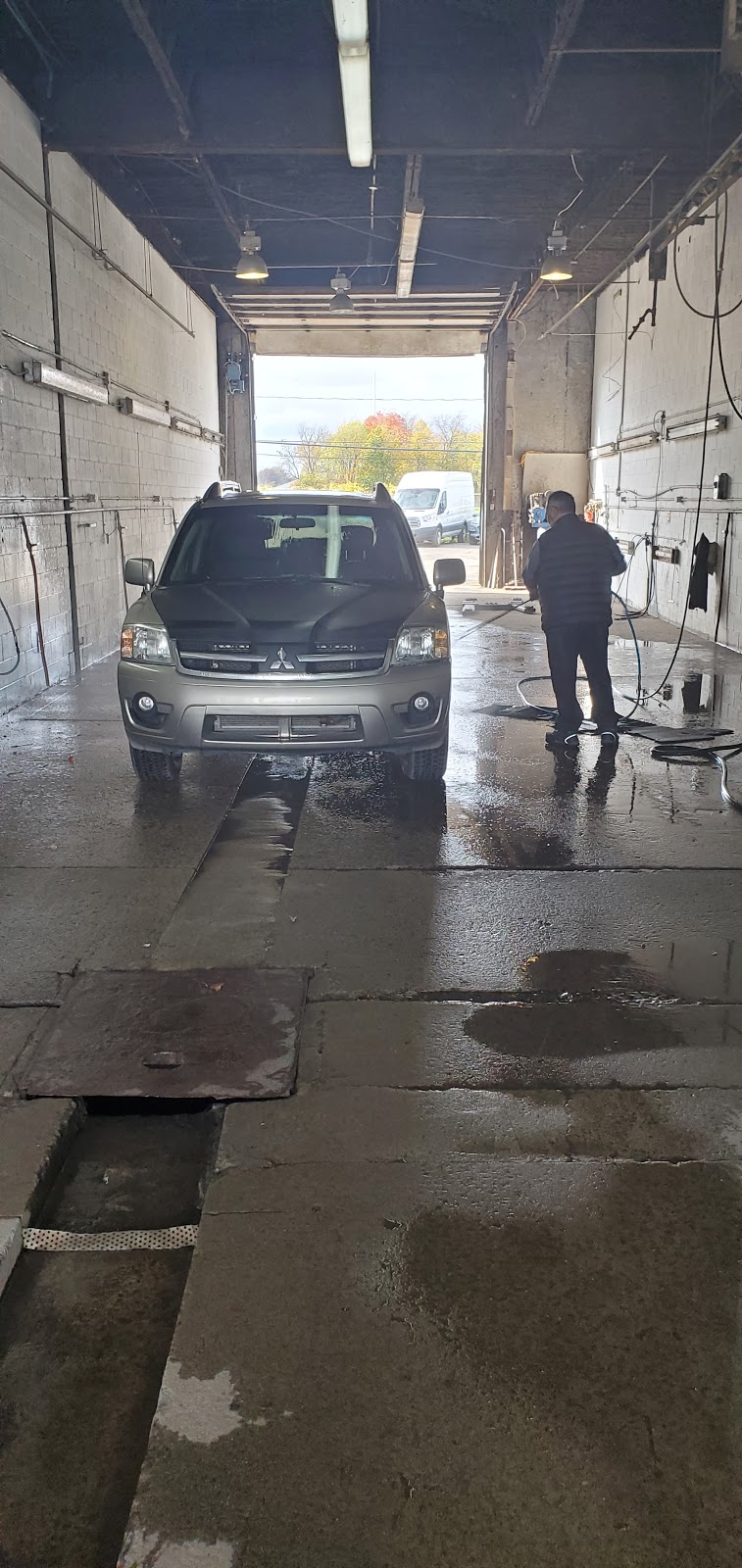 JBL lave auto et camion | 621 Rue Lavoisier, Repentigny, QC J6A 7N2, Canada | Phone: (514) 730-3043
