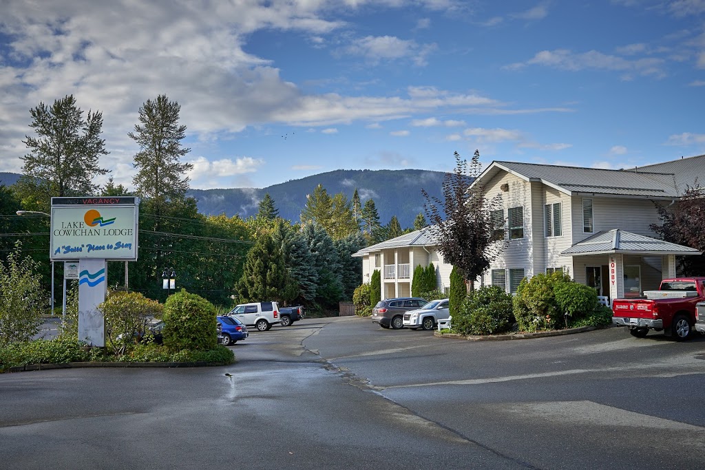 Lake Cowichan Lodge | 201 Cowichan Lake Rd, Lake Cowichan, BC V0R 2G0, Canada | Phone: (250) 749-6717