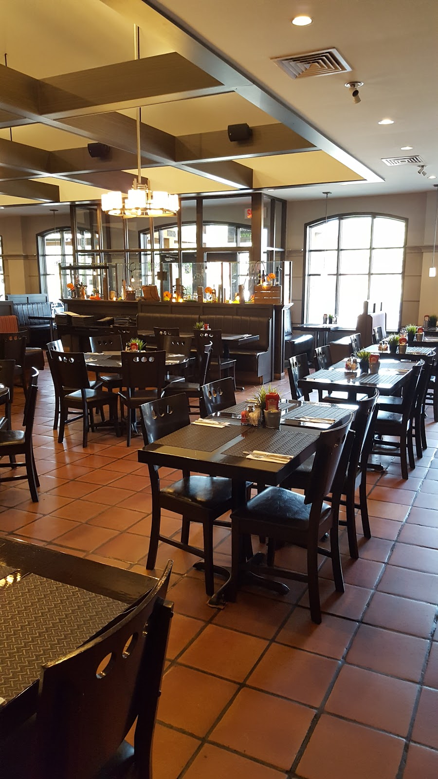 Pub St-Bernard | 252 Boulevard du Beau Pré, Beaupré, QC G0A 1E0, Canada | Phone: (418) 827-6668