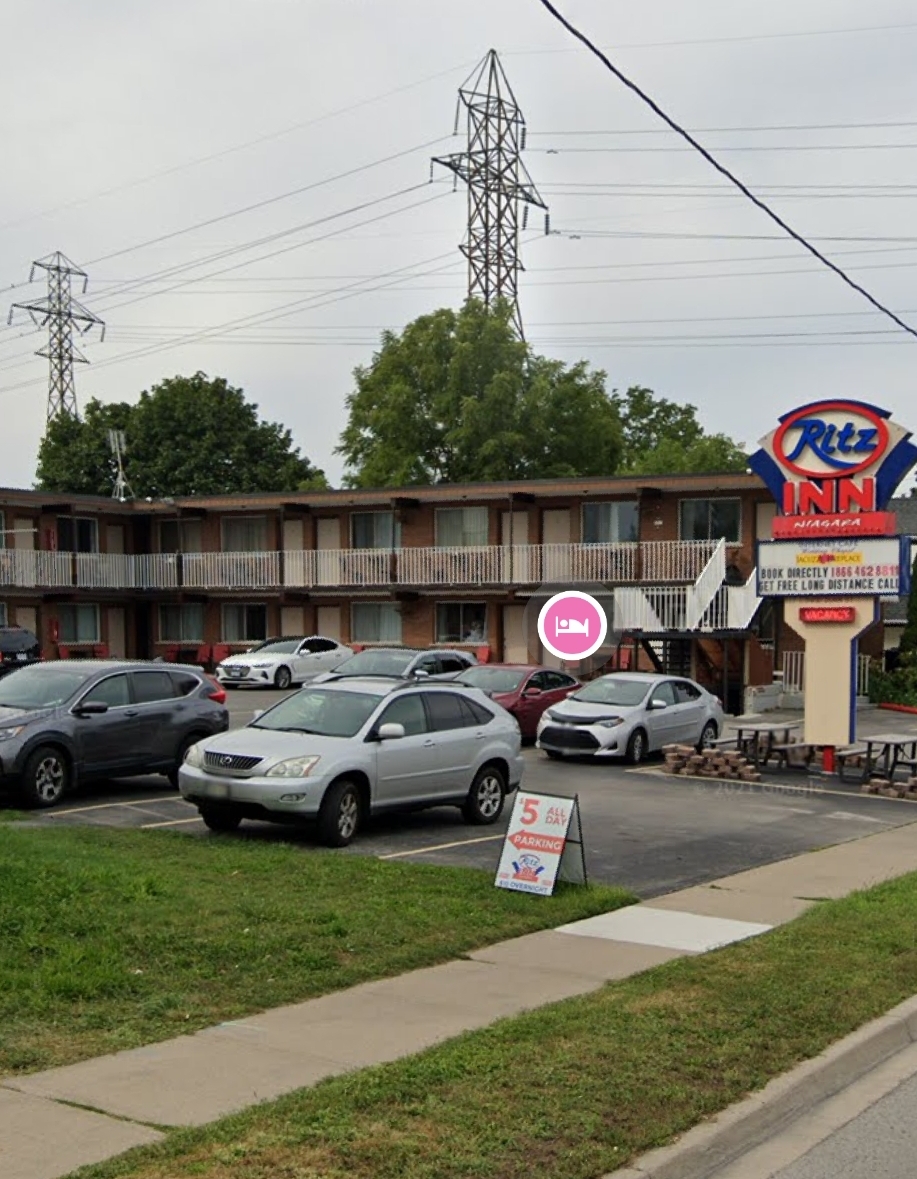PUBLIC PARKING by Ritz Inn | 5604 Dunn St, Niagara Falls, ON L2G 2N7, Canada | Phone: (905) 356-4490