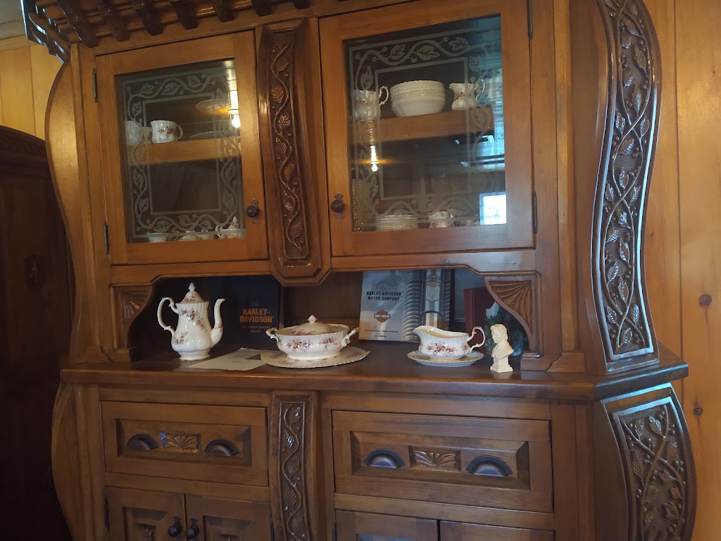 Musée Elvis - Fine Woodworking Museum | 517 Rue St Augustin, Pohénégamook, QC G0L 1J0, Canada | Phone: (418) 894-3241
