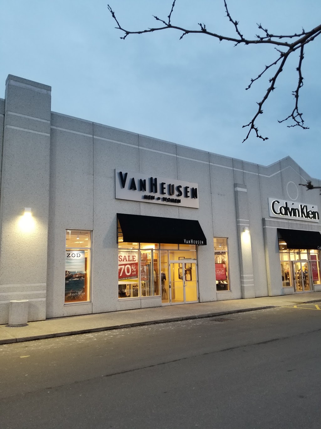 Van Heusen | 775 Britannia Rd W, Mississauga, ON L5V 2Y1, Canada | Phone: (905) 826-4991