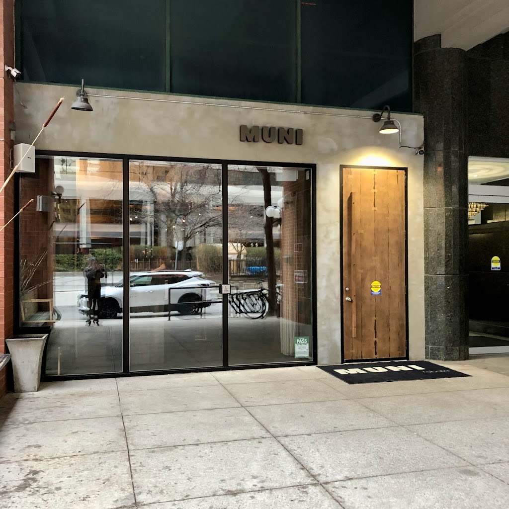 Muni Robata | 30 St Patrick St, Toronto, ON M5T 3A3, Canada | Phone: (416) 340-0472