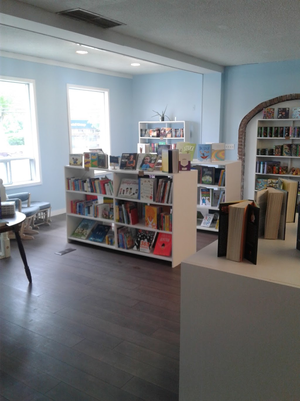 Books On Main | 368 Main Street Bath Unit 10, Bath, ON K0H 1G0, Canada | Phone: (613) 881-0346