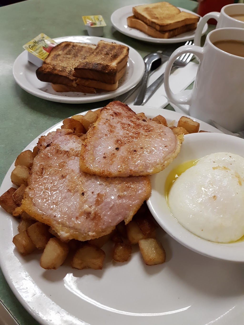 Hills Maple Leaf Restaurant | 181 Memorial Ave, Orillia, ON L3V 5X7, Canada | Phone: (705) 326-8612