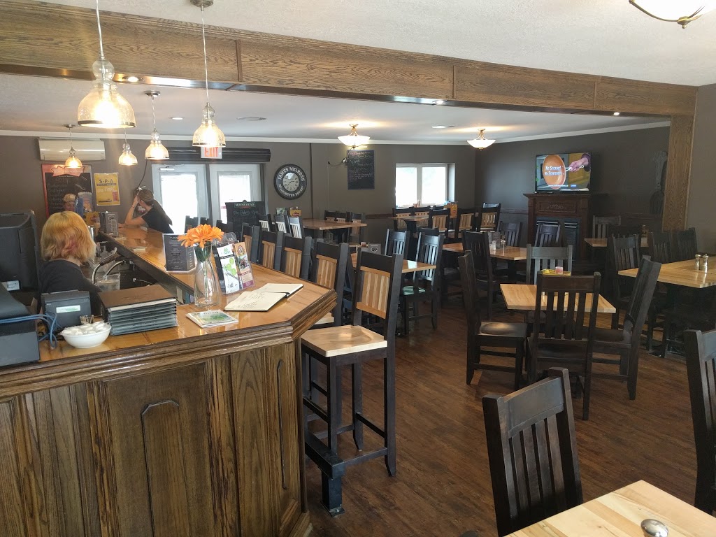 Jemstones Bar and Grill | 47 Elora St S, Clifford, ON N0G 1M0, Canada | Phone: (519) 327-5367