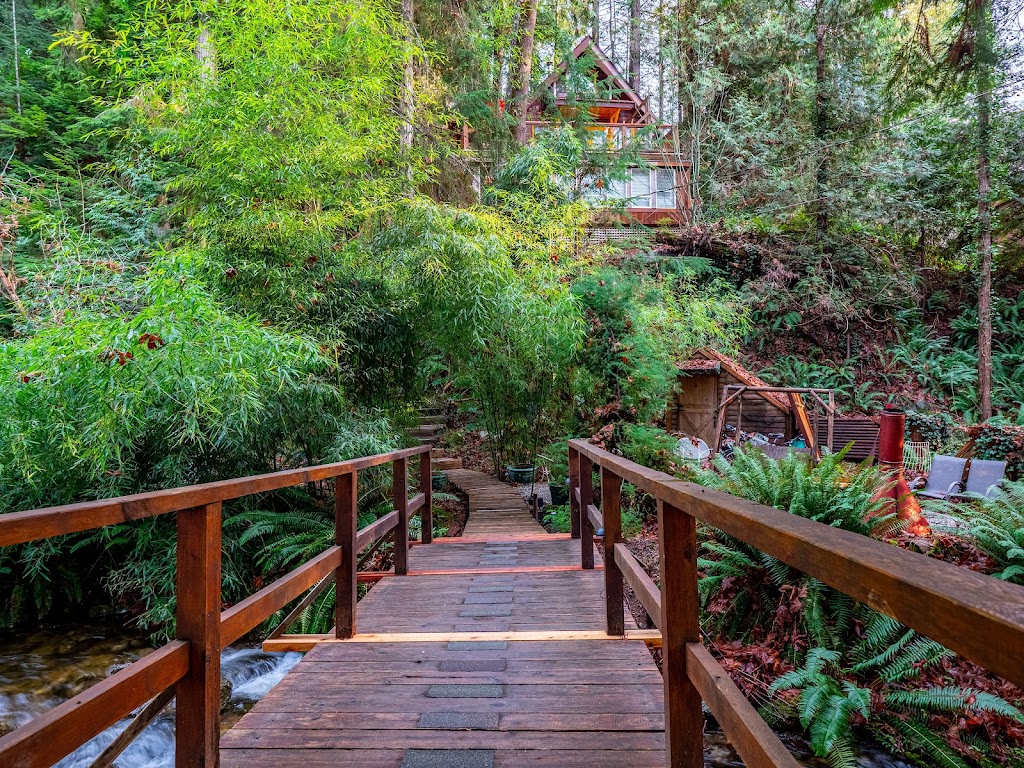 Treehouse Cottage | 7648 Sechelt Inlet Rd, Sechelt, BC V0N 3A4, Canada | Phone: (855) 458-3004