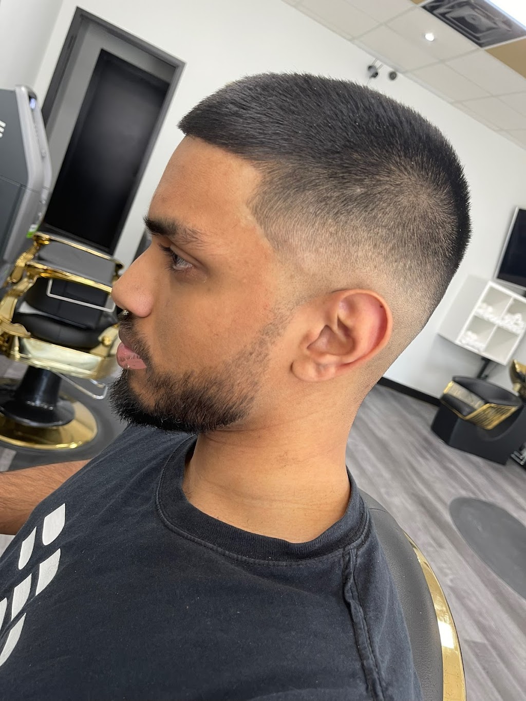 Golden clips barbershop | 645 Laurelwood Dr, Waterloo, ON N2V 2S9, Canada | Phone: (519) 725-0006