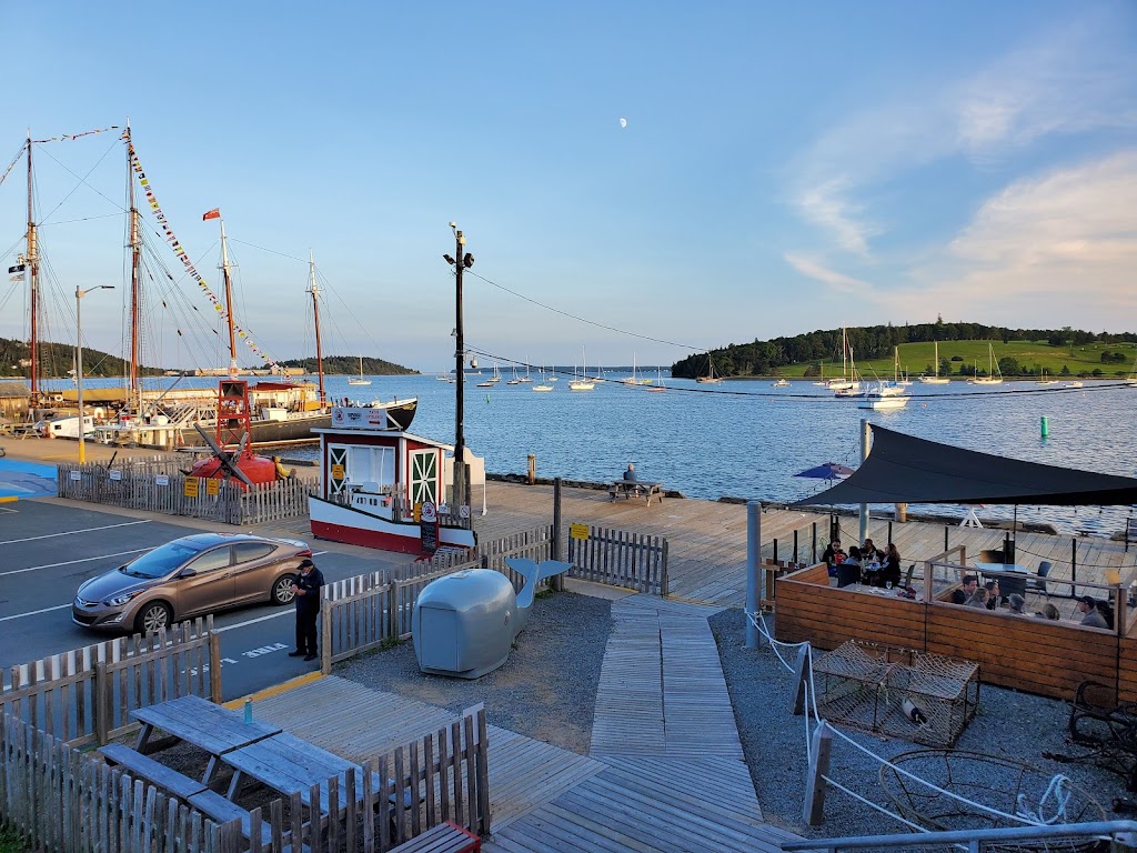 The Old Fish Factory Restaurant | 68 Bluenose Dr, Lunenburg, NS B0J 2C0, Canada | Phone: (902) 634-3333