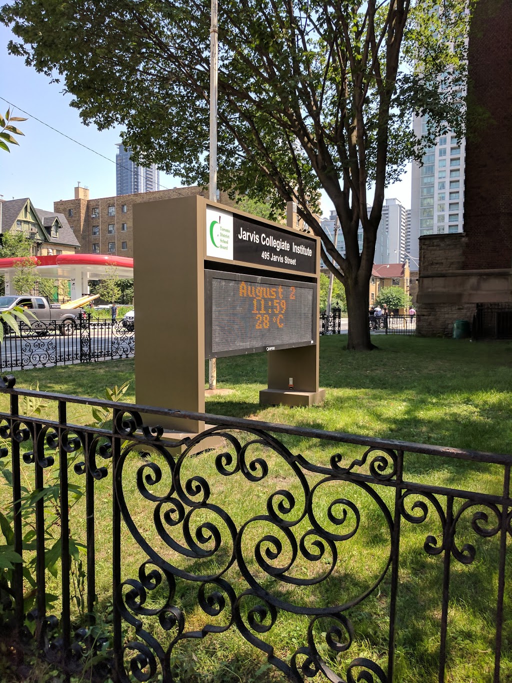 Jarvis Collegiate Institute | 495 Jarvis St, Toronto, ON M4Y 2G8, Canada | Phone: (416) 393-0140