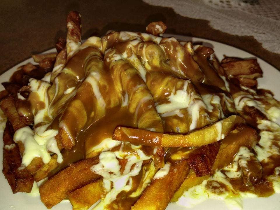 Vagos Family Pizza | 110 Ontario St, Sarnia, ON N7T 1L1, Canada | Phone: (519) 336-7999