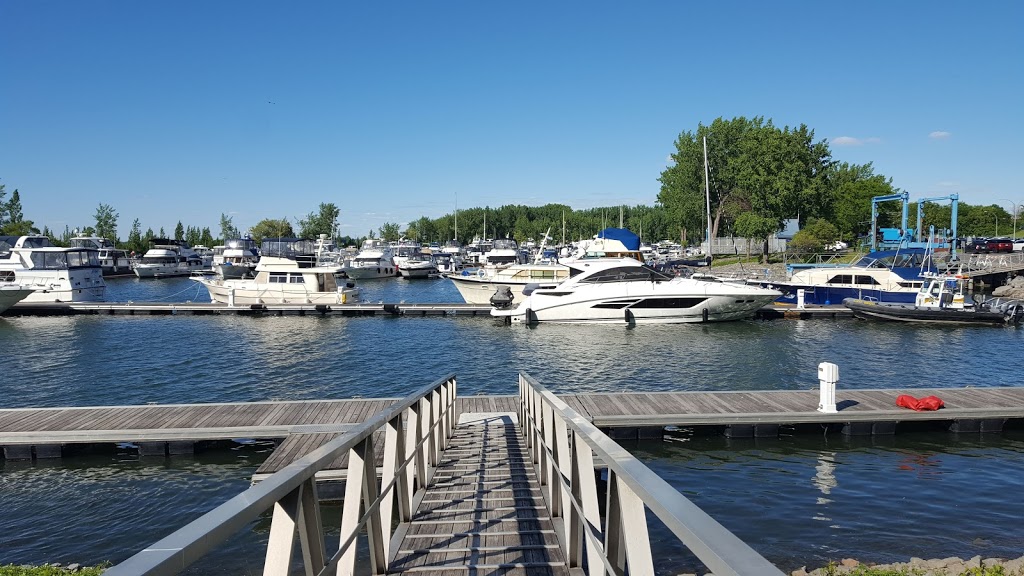 Marina Port de plaisance Réal-Bouvier - 101 Chemin de la Rive ...