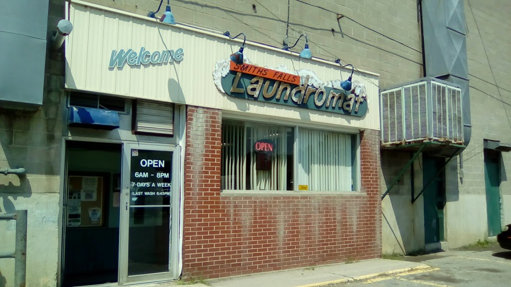 Smiths Falls Laundromat | 39 Chambers St, Smiths Falls, ON K7A 2Y3, Canada | Phone: (613) 283-0707