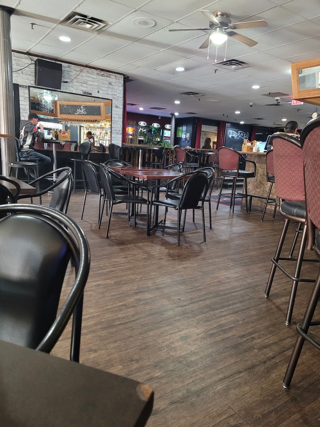 Leahs Bar and Grill | 6315 Horn St, Red Deer, AB T4P 3A2, Canada | Phone: (403) 986-9005