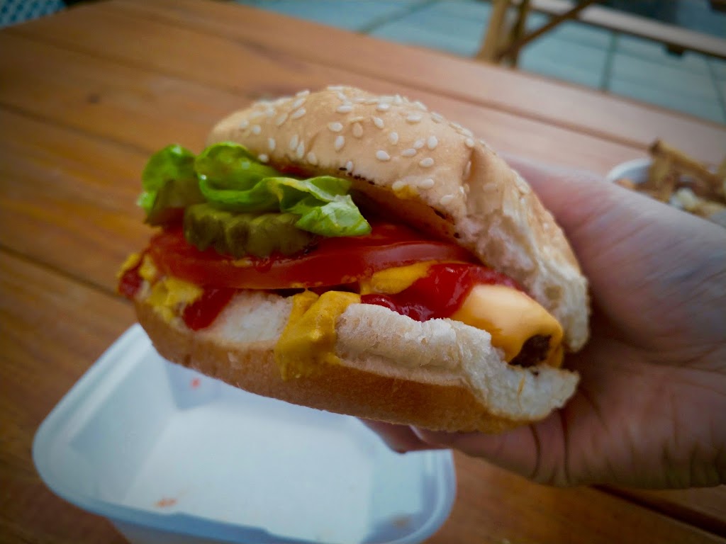 La Bonne Bouffe | 1868 Labonte St, Clarence Creek, ON K0A 1N0, Canada | Phone: (613) 488-3695