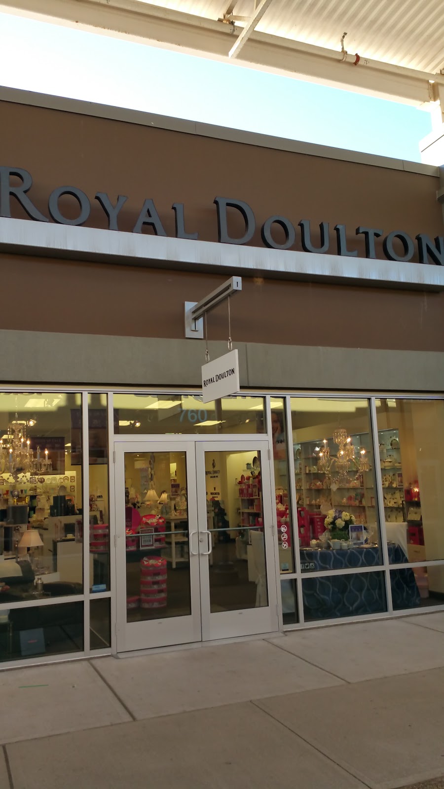 Royal Doulton Outlet | 13850 Steeles Ave W #760, Halton Hills, ON L7G 0J1, Canada | Phone: (905) 636-1322