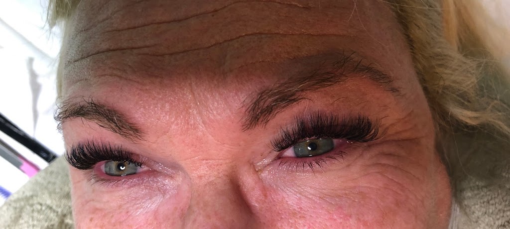 Fab-U-Lash | 7 Horsfield Dr, Barrie, ON L4N 7X6, Canada | Phone: (705) 305-5364