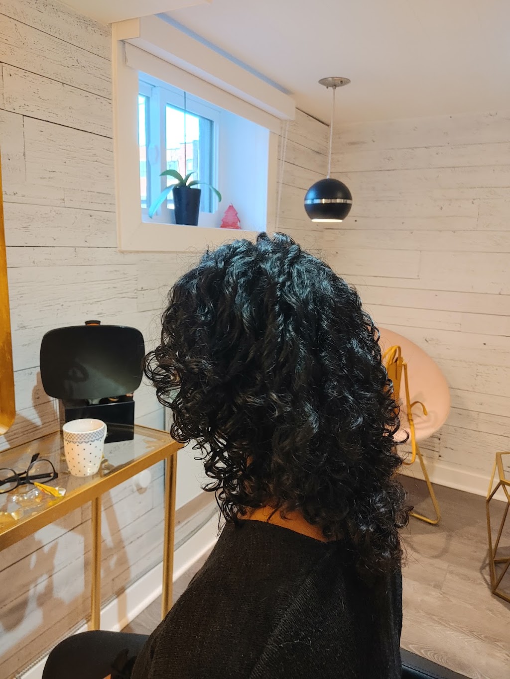 Elodie Coiffeuse Styliste Visagiste | 1816 Rue Denonville, Montréal, QC H4E 1M3, Canada | Phone: (514) 794-4121