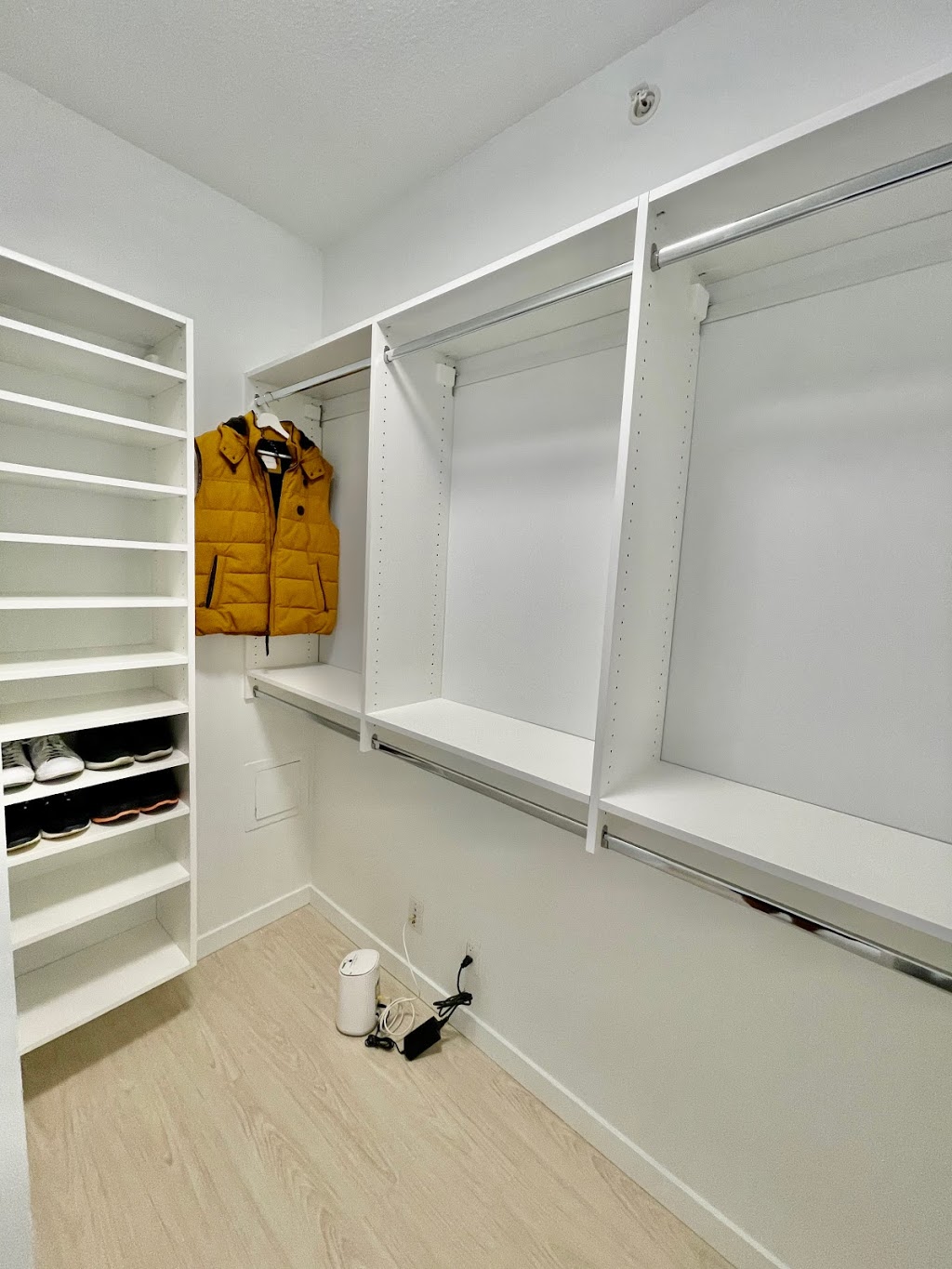 Expresscloset | 1661 Quebec St, Vancouver, BC V6A 0H6, Canada | Phone: (778) 837-1623