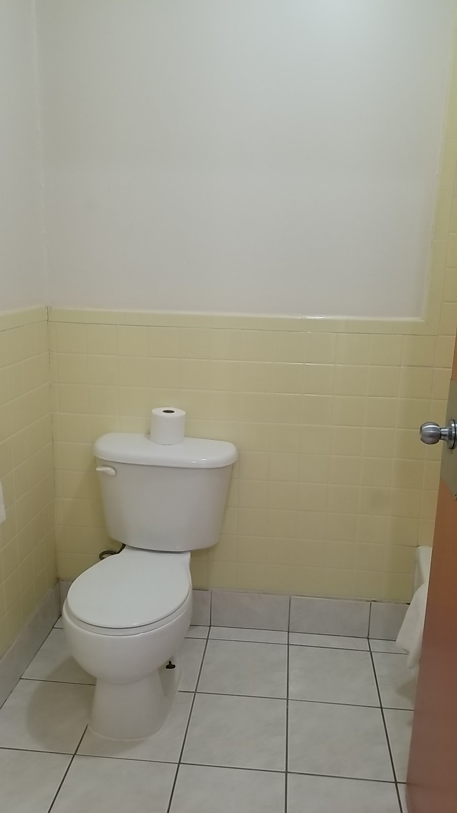 Mid Town Hotel | 24 Gibson St, Parry Sound, ON P2A 1W8, Canada | Phone: (705) 746-2171
