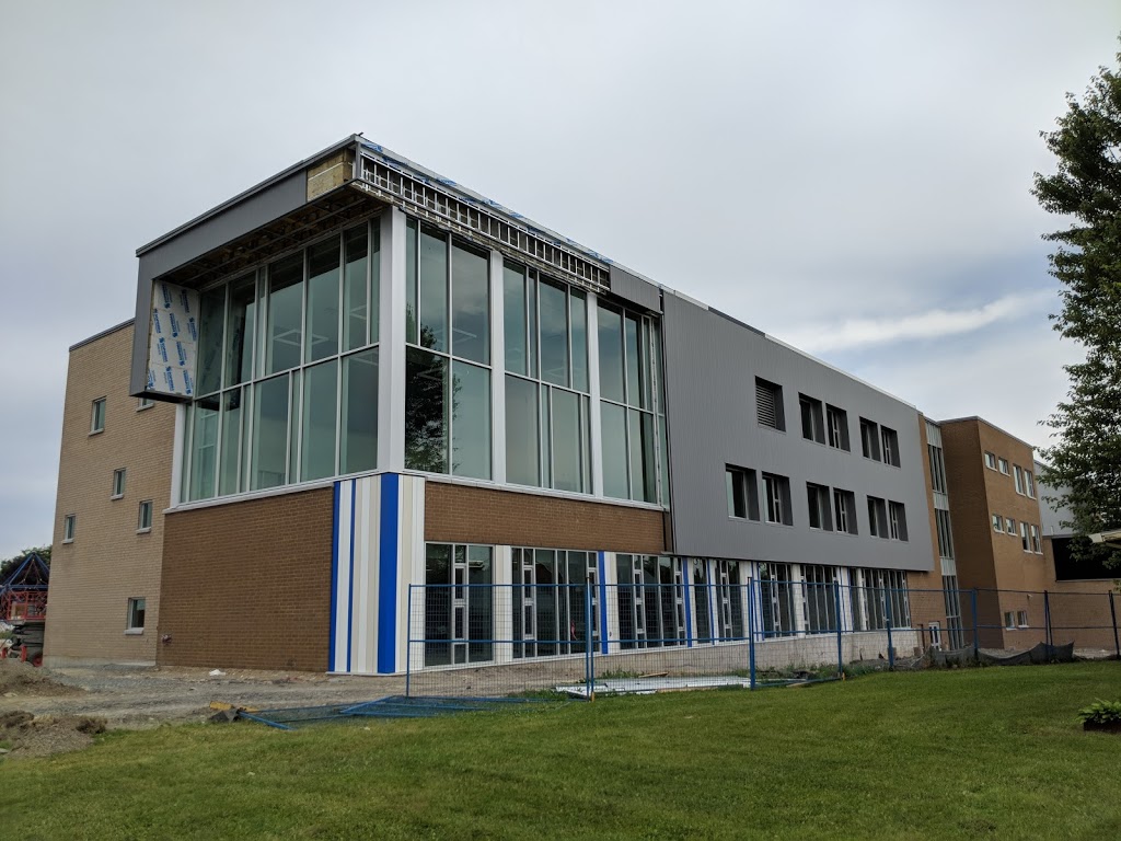 Cheval-Blanc Park Primary School | 173 Rue de la Châteauguay, Gatineau, QC J8P 7S8, Canada | Phone: (819) 568-6677