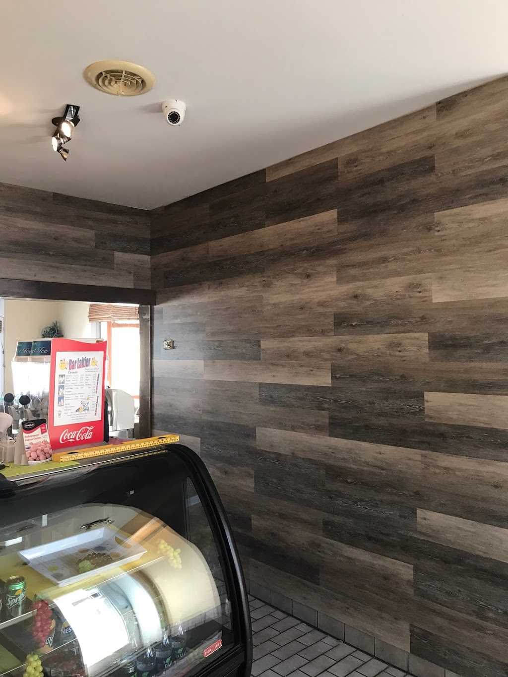Casse-Croûte Tournesol et Bar Laitier | 2830 Chemin St Pierre N, Sainte-Thècle, QC G0X 3G0, Canada | Phone: (418) 289-3217