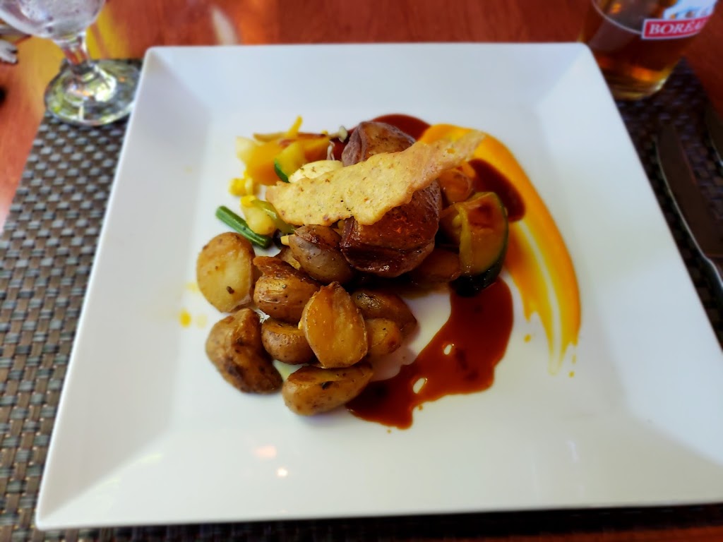 La Petite Cachée | 2681 Chem. du Village, Mont-Tremblant, QC J8E 1H8, Canada | Phone: (819) 425-2654