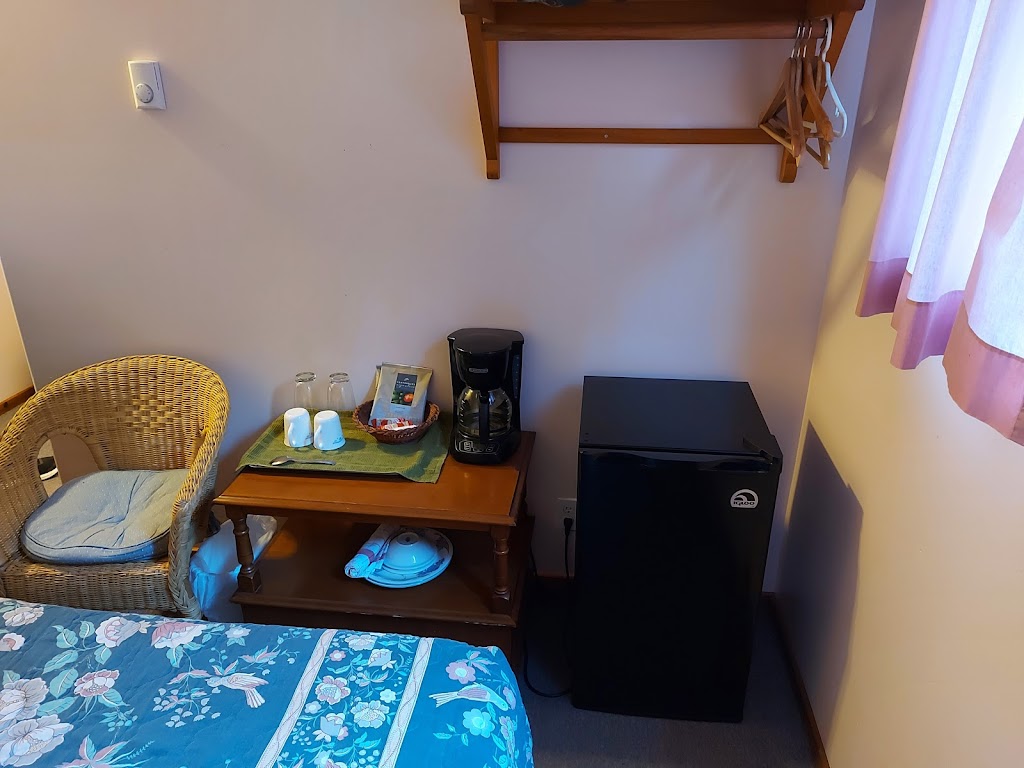 Cortes Island Motel | 1078 Seaford Rd, Mansons Landing, BC V0P 1K0, Canada | Phone: (250) 935-6363