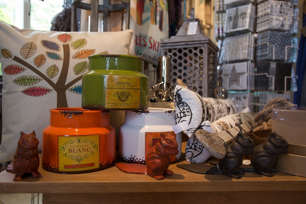 Boutique des Berges | 115 Avenue de Gaspé O, Saint-Jean-Port-Joli, QC G0R 3G0, Canada | Phone: (418) 998-9800