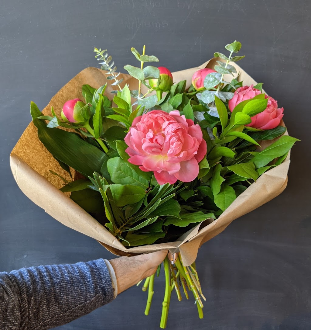 Flowers By The Dozen (Burlington) | 794 Brant St Unit 1, Burlington, ON L7R 2J2, Canada | Phone: (905) 681-1112