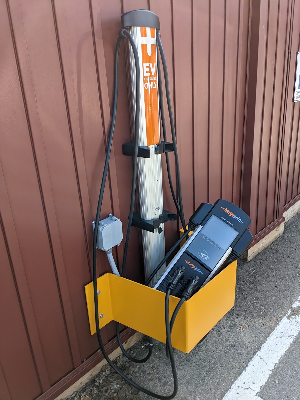 ChargePoint Charging Station | 73 Victoria St, Seaforth, ON N0K 1W0, Canada | Phone: (888) 758-4389
