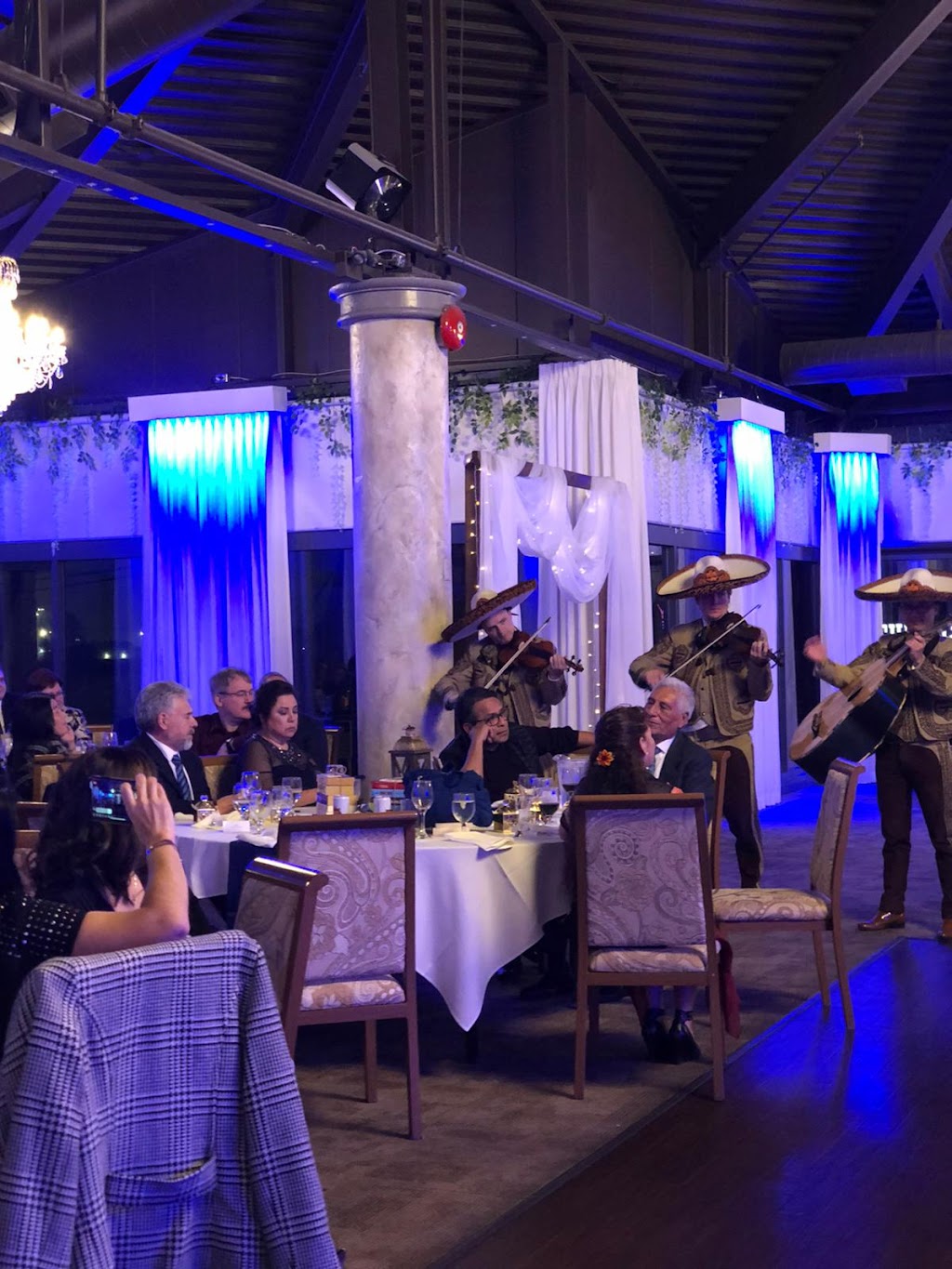 La Perla Ballroom | 810 Quayside Dr #204, New Westminster, BC V3M 6B9, Canada | Phone: (604) 931-7161
