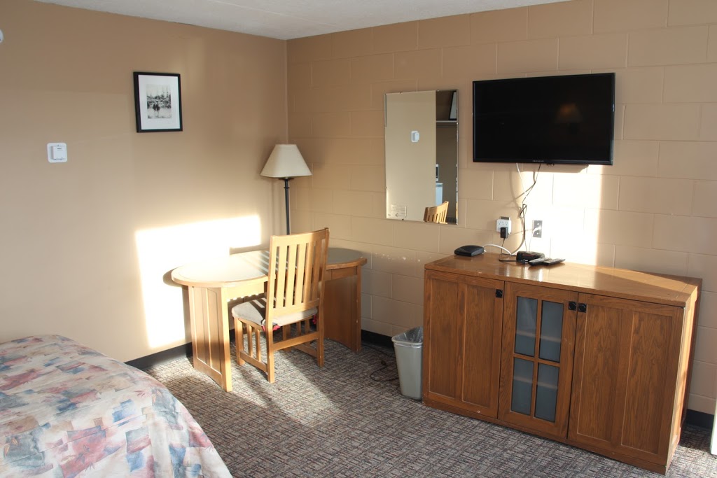 Capones Hideaway Motel | 1 Main St N, Moose Jaw, SK S6H 0V8, Canada | Phone: (306) 692-6422