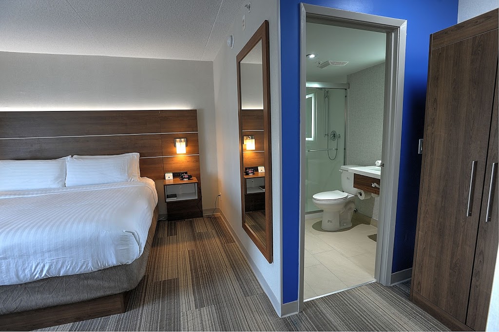 Holiday Inn Express & Suites Toronto Airport West | 5599 Ambler Dr, Mississauga, ON L4W 3Z1, Canada | Phone: (905) 624-9500