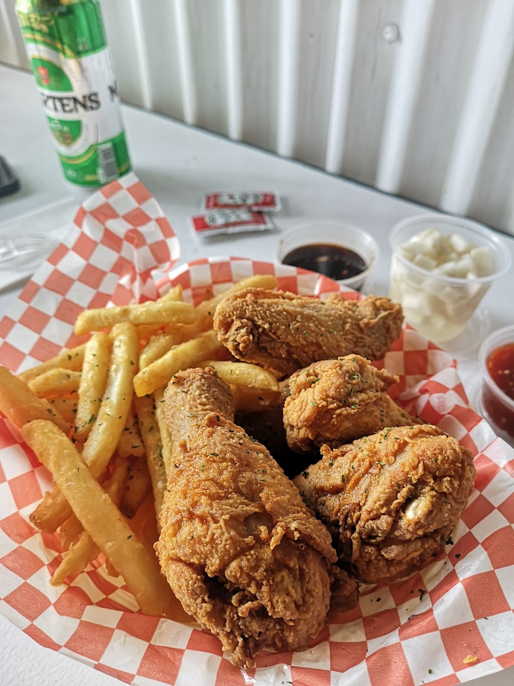 Les Crazy Chickens | meal takeaway | 3532 Rue Notre Dame O, Montréal, QC H4C 1P4, Canada | 5148003019 OR +1 514-800-3019
