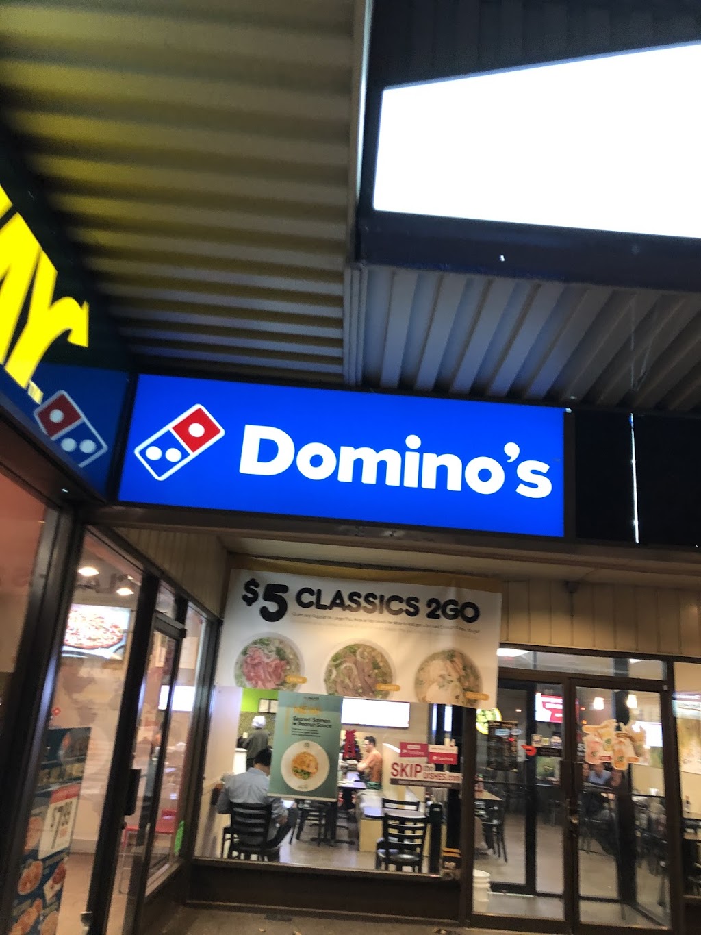 Dominos Pizza | 6469 Oak St, Vancouver, BC V6M 2W7, Canada | Phone: (604) 264-0300