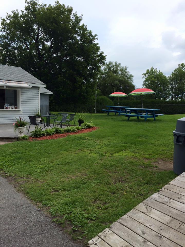 Jimmys Snack Shack | 107 Elizabeth Dr, Perth, ON K7H 3C7, Canada | Phone: (613) 206-0549