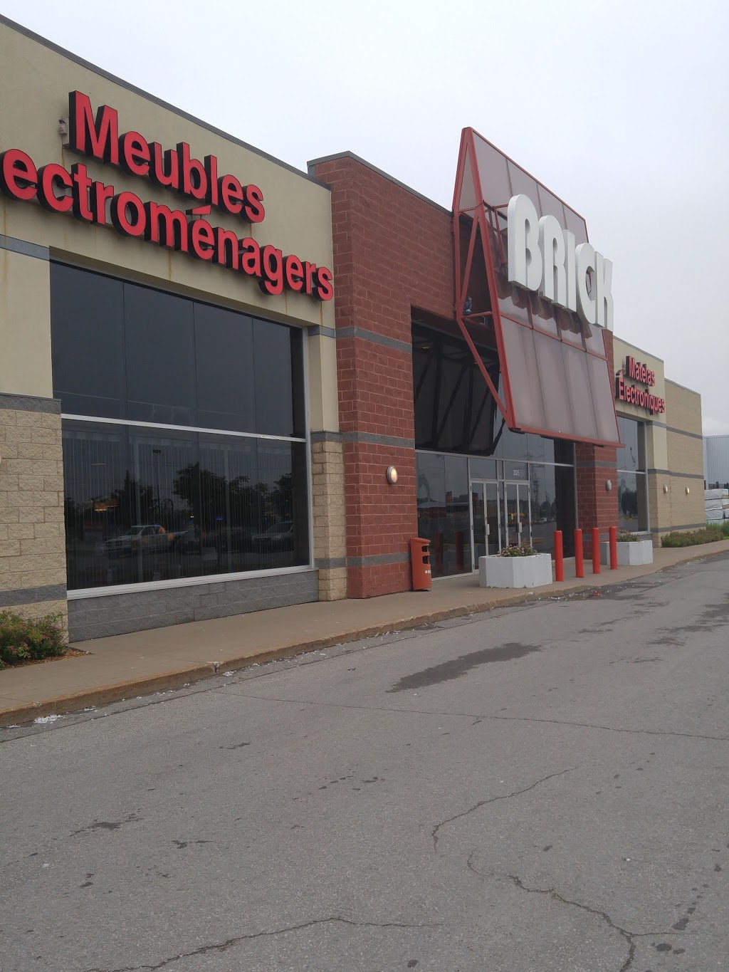 Brick | 3335 Boulevard des Récollets, Trois-Rivières, QC G9A 6M1, Canada | Phone: (819) 374-9600