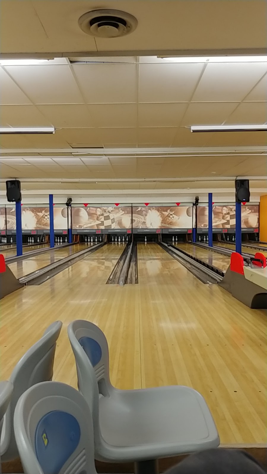 Billy Mosienko Lanes | 1136 Main St, Winnipeg, MB R2W 3S3, Canada | Phone: (204) 586-2416