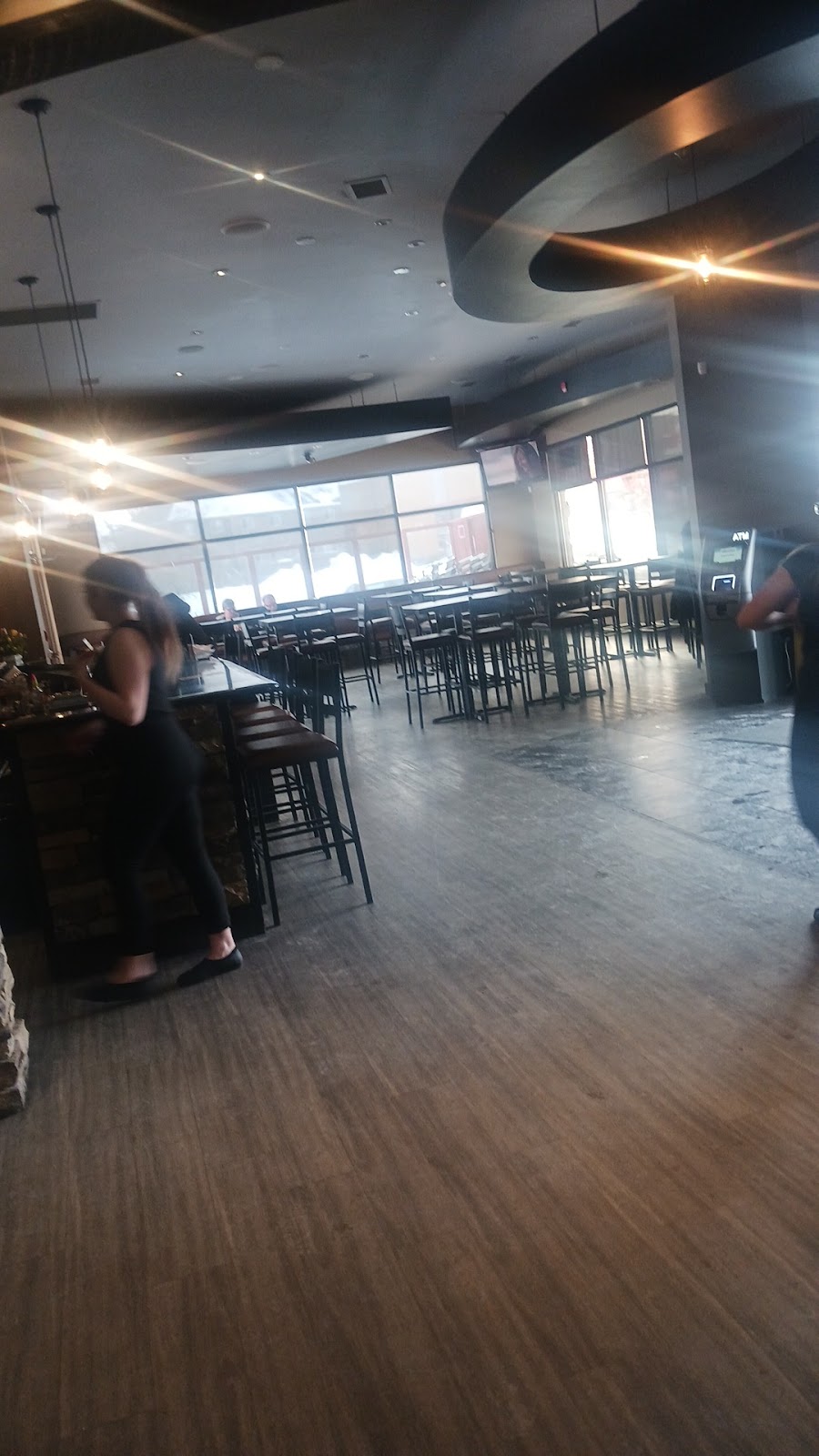 Public House Social & Eatery | 3715 47 Ave, Sylvan Lake, AB T4S 0C8, Canada | Phone: (403) 864-5694