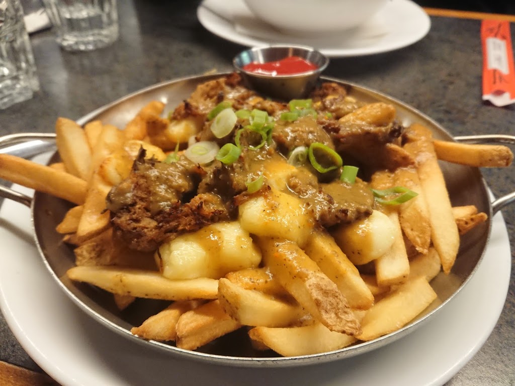 Grad House Restaurant | Halpern Centre for Graduate Students (GSC), 3800 Finnerty Rd, Victoria, BC V8P 5C2, Canada | Phone: (250) 721-8942