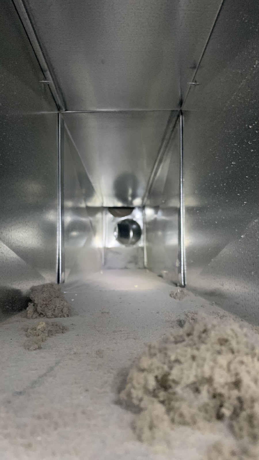Airomax nettoyage de systèmes de ventilation | 565 Bd Lionel-Boulet local c, Varennes, QC J3X 1P7, Canada | Phone: (450) 677-6795